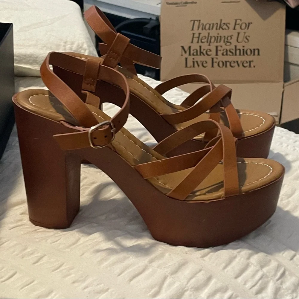 Bamboo Platform Strappy Tan Sandals‎